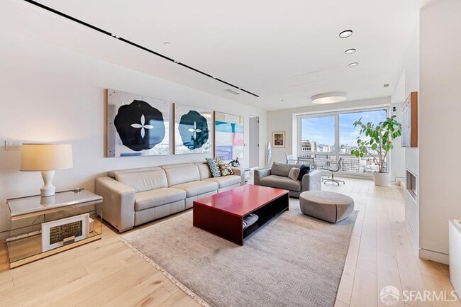 Building Photo - 333 Bush St