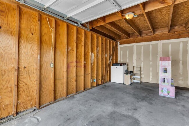 Building Photo - Spacious 2-Bedroom Townhome in Hesperia, CA!
