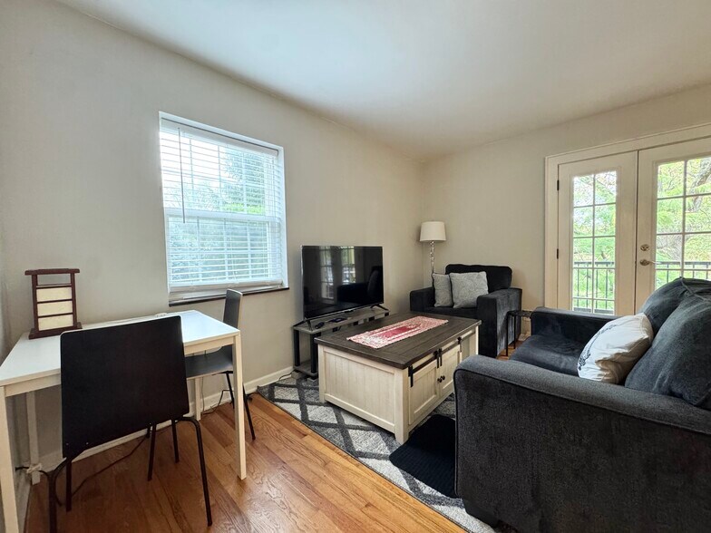 Building Photo - 4504 Holly St