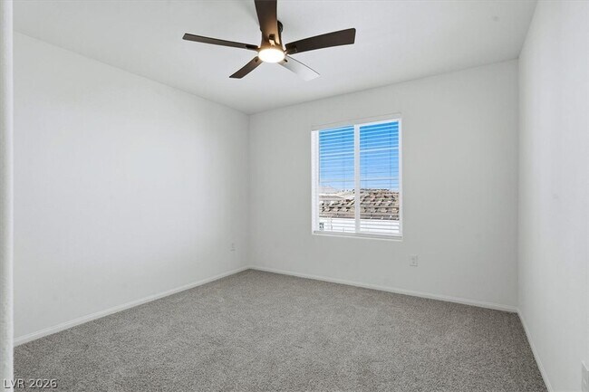 Building Photo - 8667 Luxuriant Ave