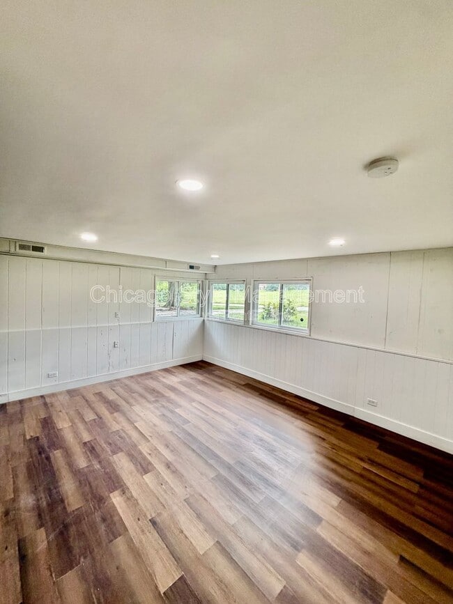 Building Photo - 158 Chestnut St