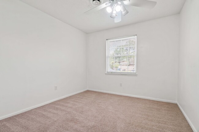 Building Photo - Charming 3BR with Fenced Yard