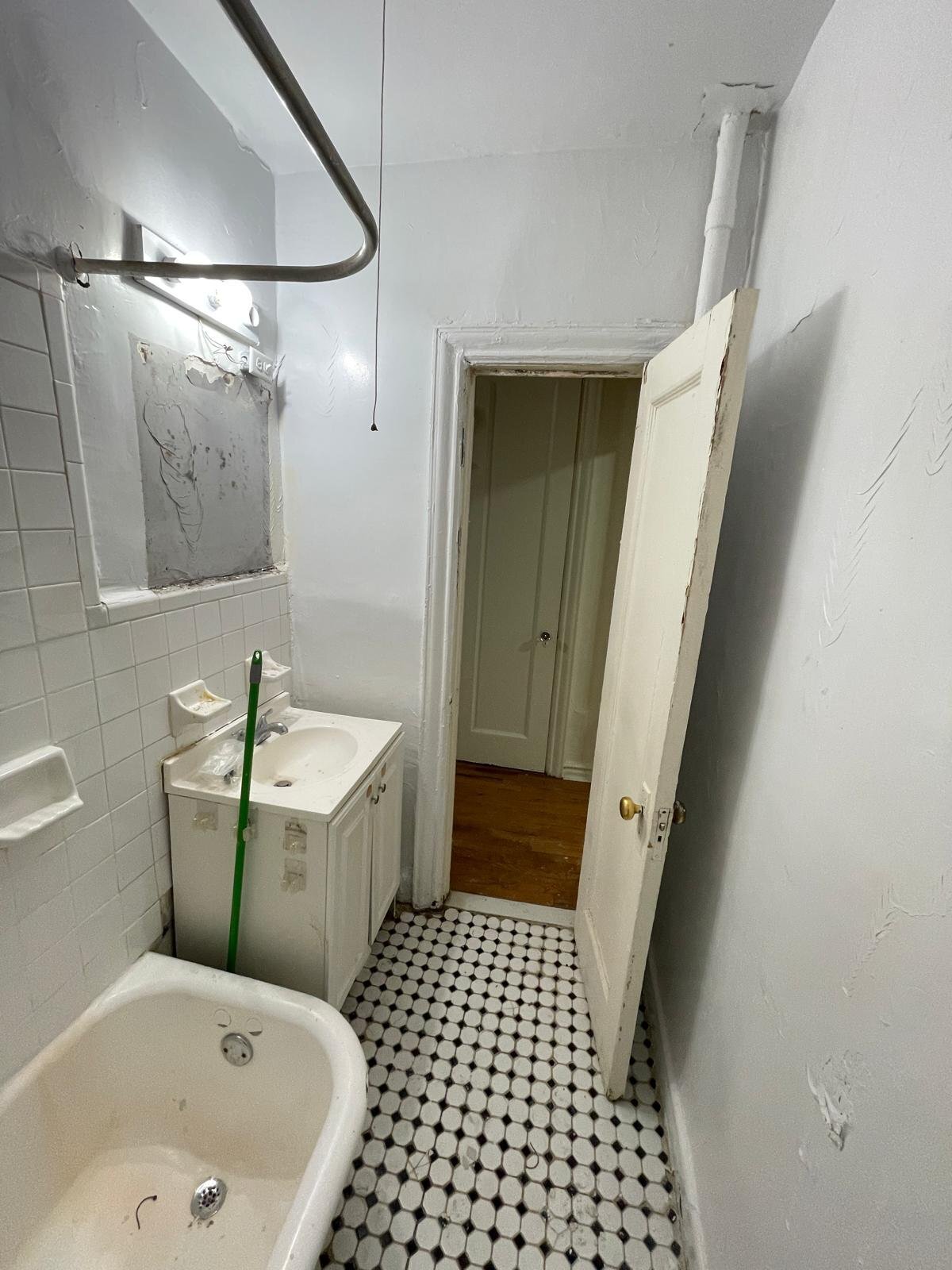 Building Photo - 142 W 238th St