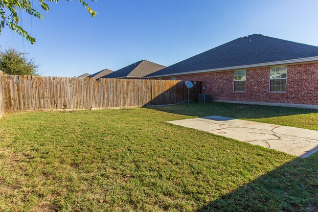 Building Photo - 6412 Temora Loop