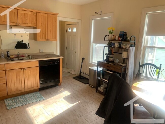 Building Photo - Gorgeous Newton Home available for rent 9/1/26