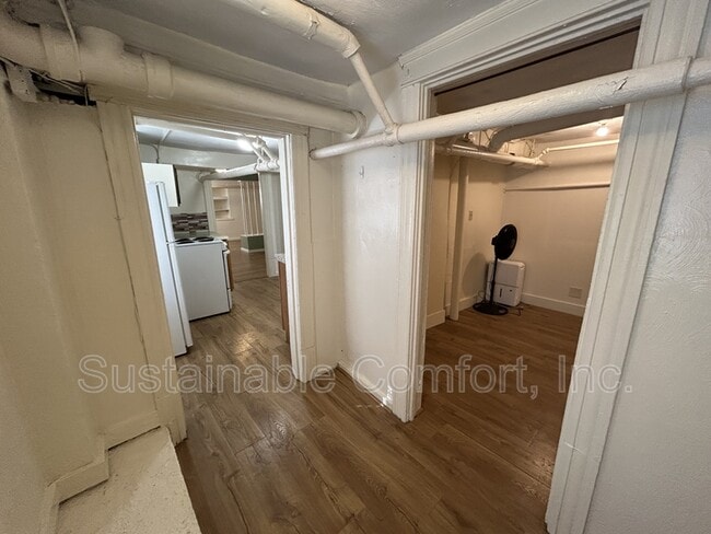 Building Photo - 827 Pleasant St