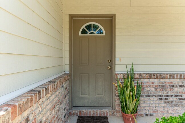 Building Photo - 406 Arbor Lake Dr
