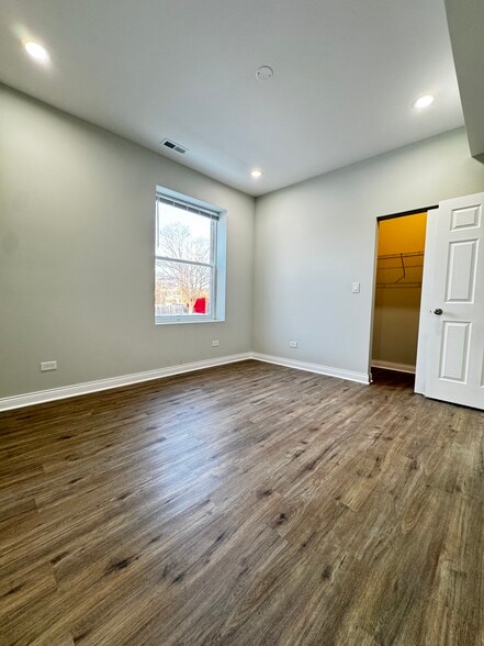 Building Photo - 6807 S Paulina St