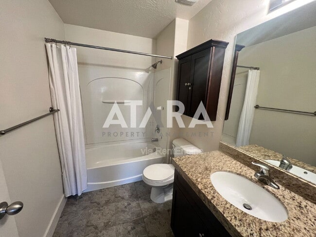 Building Photo - 713 Kirkbride Ave