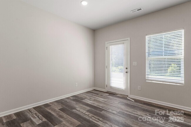 Building Photo - 117 Dogwood Vlg Trl