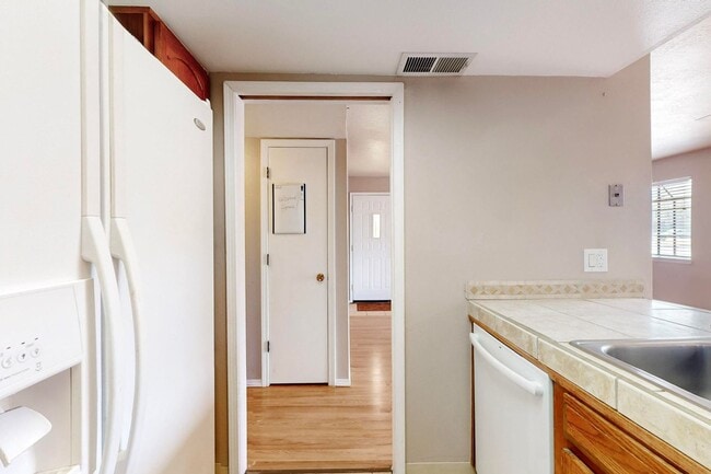Building Photo - NE well located  Two Bedroom Condo.