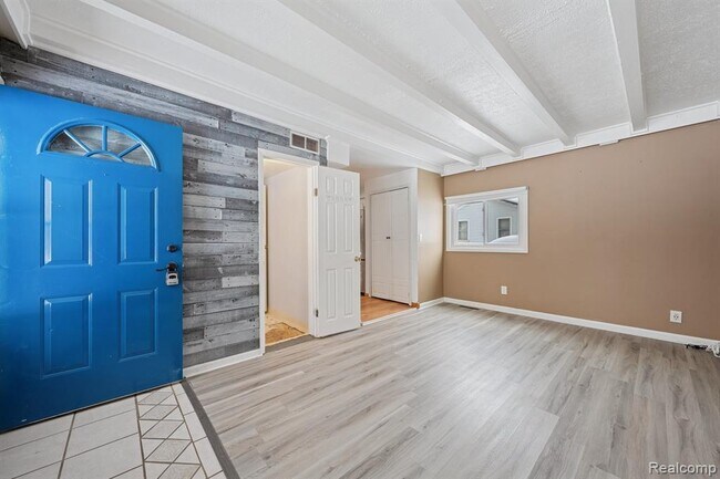 Building Photo - 2266 Newberry Rd