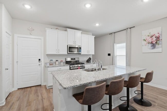 Building Photo - Move in June 2026! Beautiful 4 bd/3.5 bath near Randolph AFB!