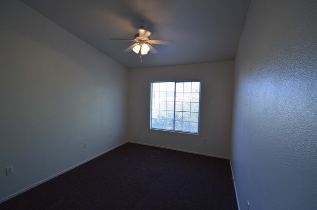 Building Photo - 2nd Floor Condo in a Gated Northeast Commu...