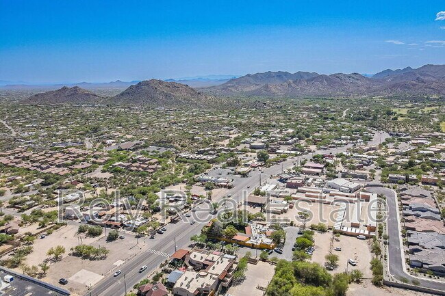 Building Photo - 6050 E Hidden Valley Dr