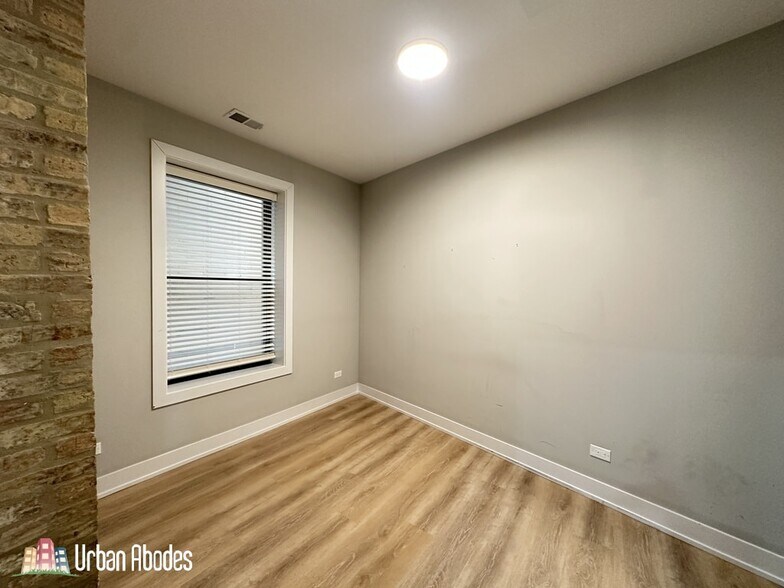 Building Photo - 445 W Belden Ave