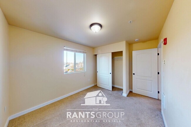 Building Photo - New Paint Throughout! Call today to schedule a tour!