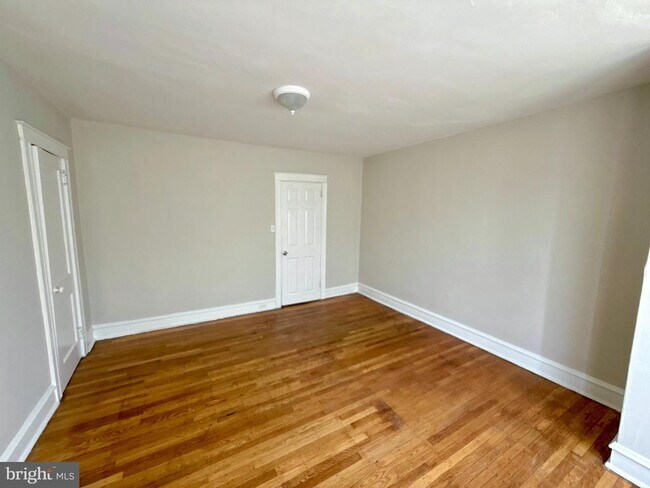 Building Photo - 3208 W Willard St