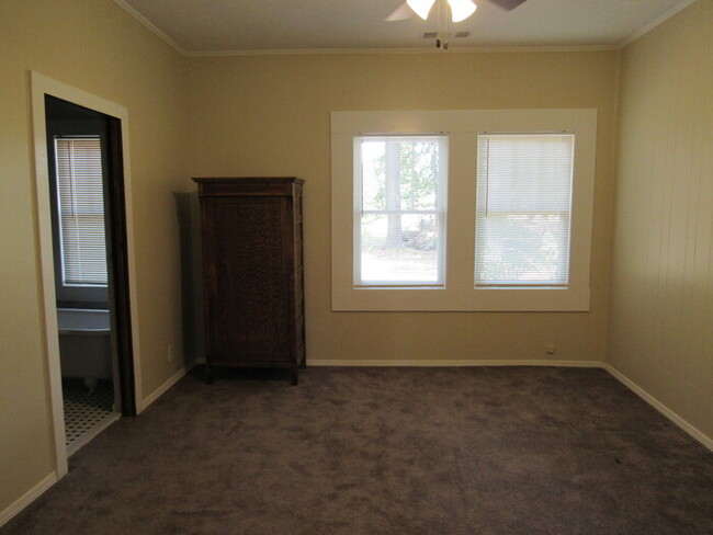 Building Photo - Cute 2 BR/ 1 BA in North Forsyth!