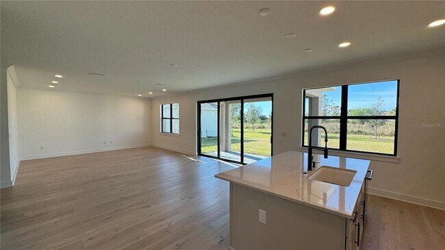 Building Photo - 18515 Midsummer Pl