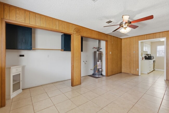 Building Photo - 13627 Greenway Dr