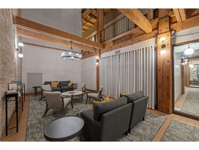 Building Photo - 400 N 1st St