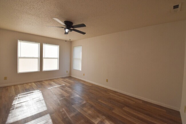 Building Photo - 551 Runnymede Ct