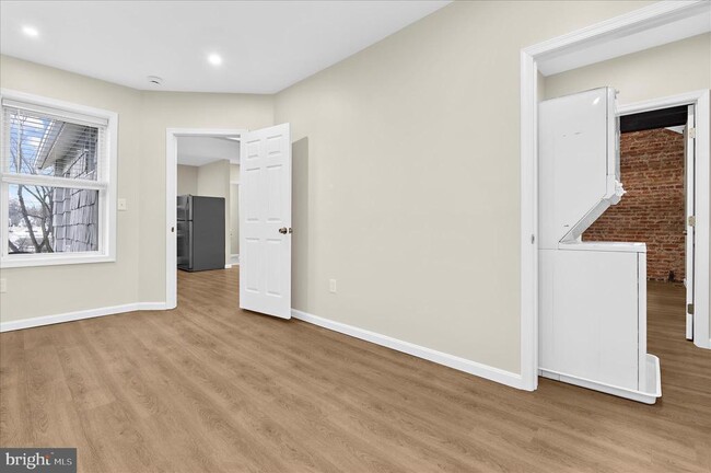 Building Photo - 38 Bloomsbury Ave