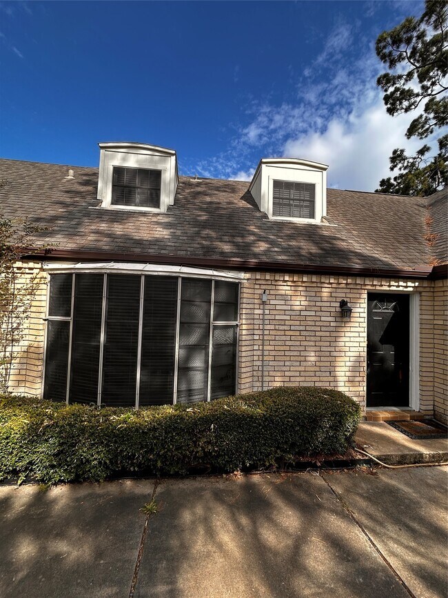 Building Photo - 6744 Lawndale St