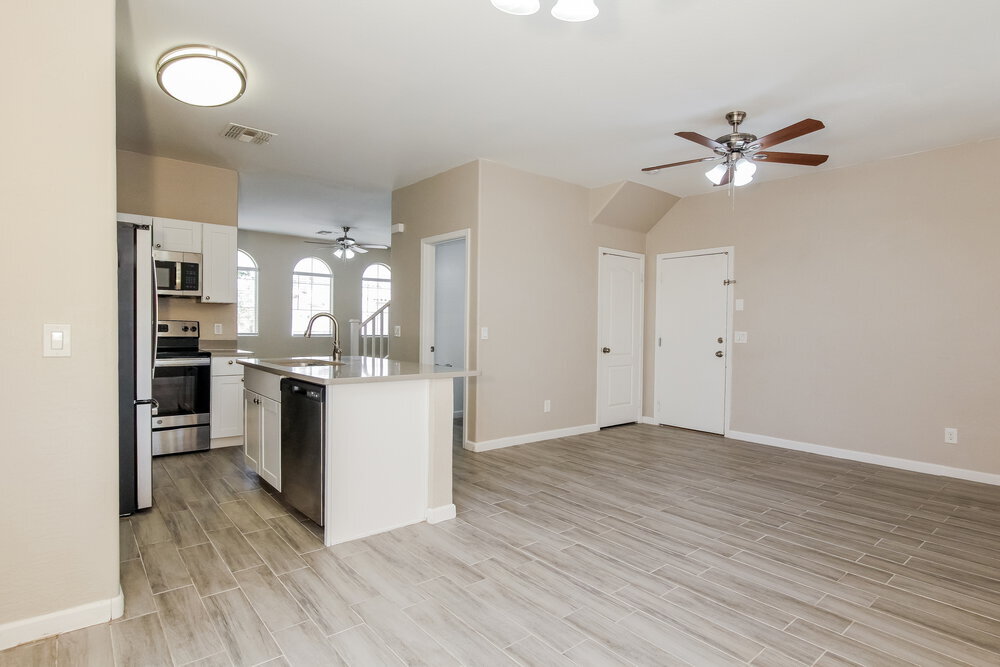 Building Photo - 111 N 65th Dr