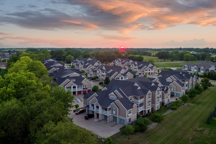 Primary Photo - Mansions at Jordan Creek