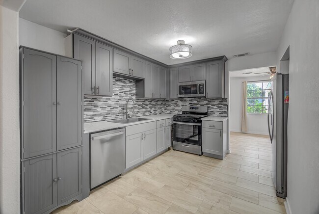 Building Photo - 2128 59th St