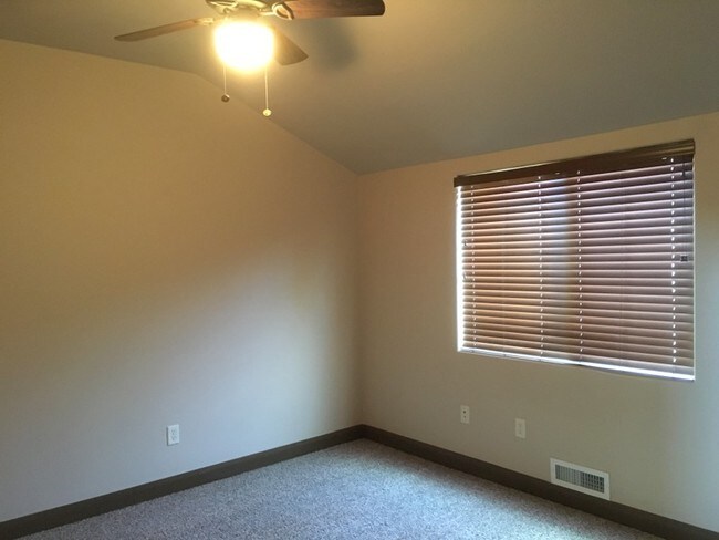 Building Photo - 74 W 100 S