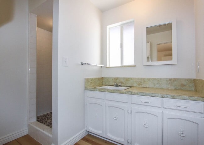 Building Photo - 860 Gail Gardner Way