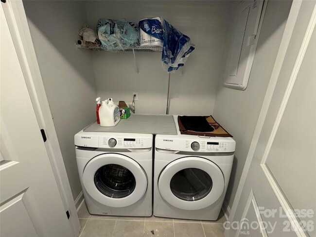 Building Photo - 335 Ladybird Ln