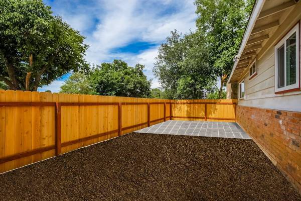 Building Photo - 1105 E 3rd Ave