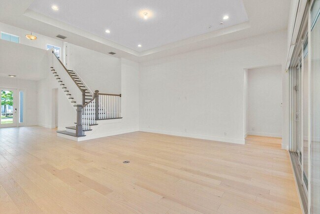 Building Photo - 9237 Crestview Cir