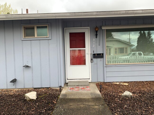 Building Photo - 310/312-Duplex