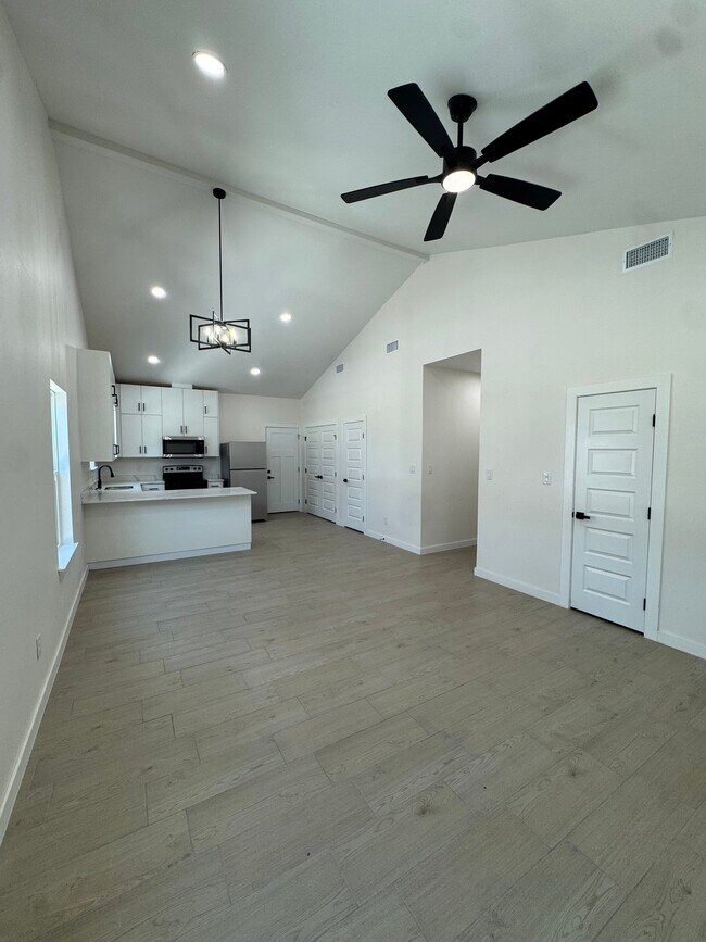 Building Photo - 2512 Mockingbird Rd