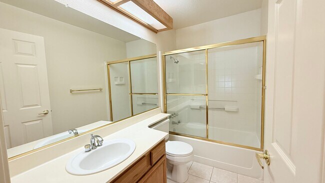Building Photo - 1126 Vista Pointe Cir