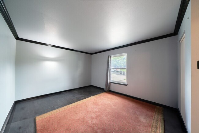 Building Photo - Updated 3-Bedroom Home with Private Yard &...