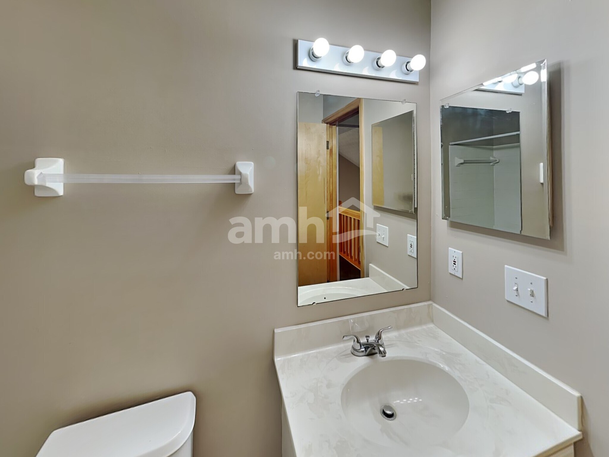 Building Photo - 2403 Hutcheson Ct