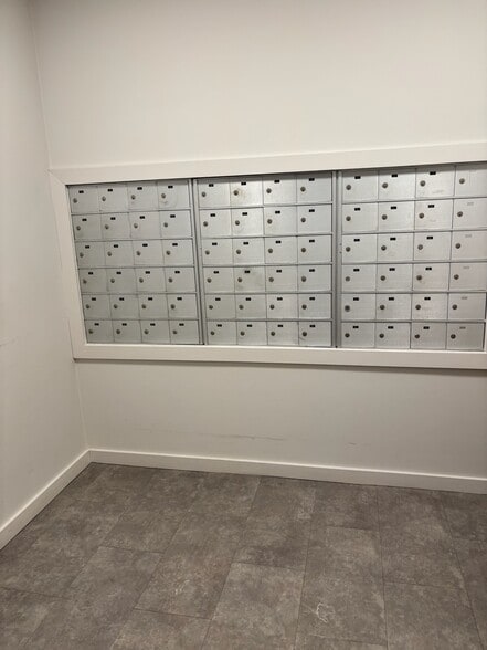 Mail Room - 887 Farmington Ave