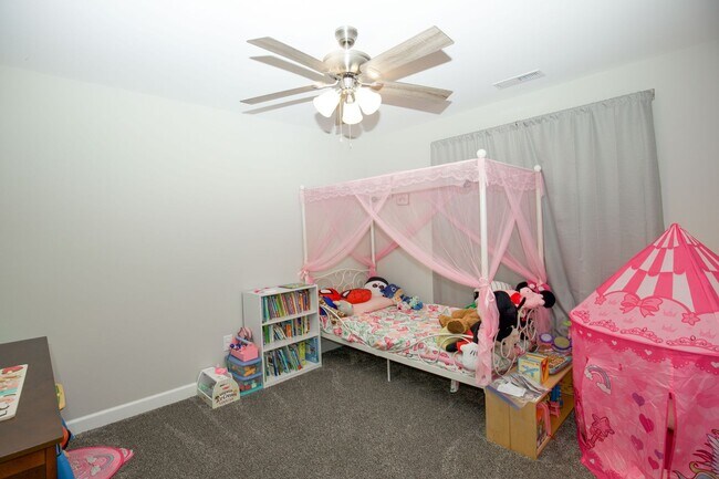 Building Photo - The perfect home! * *Coming up soon!!!!!**