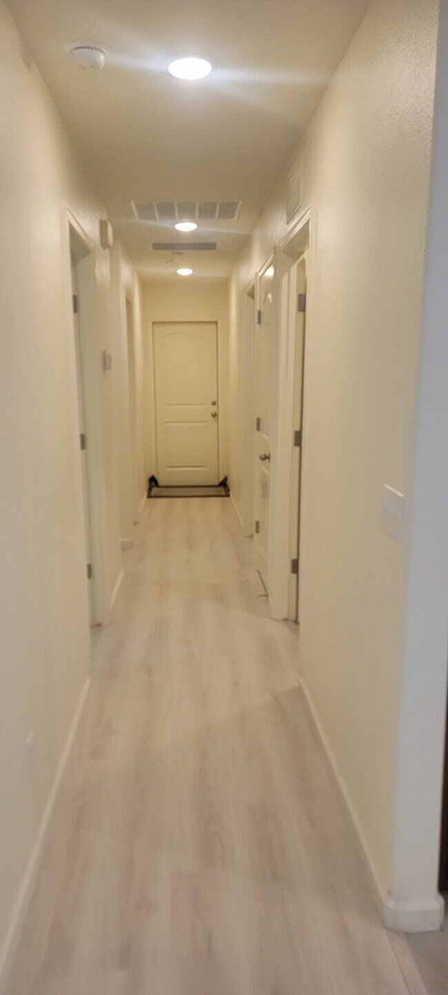 Building Photo - 2685 W McComb Ave