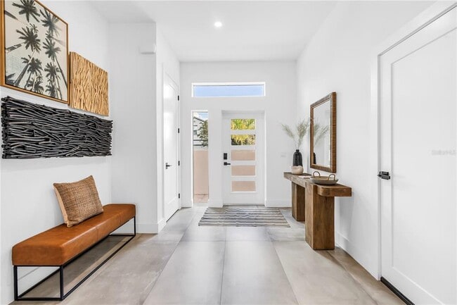 Building Photo - 2065 Goldenrod St