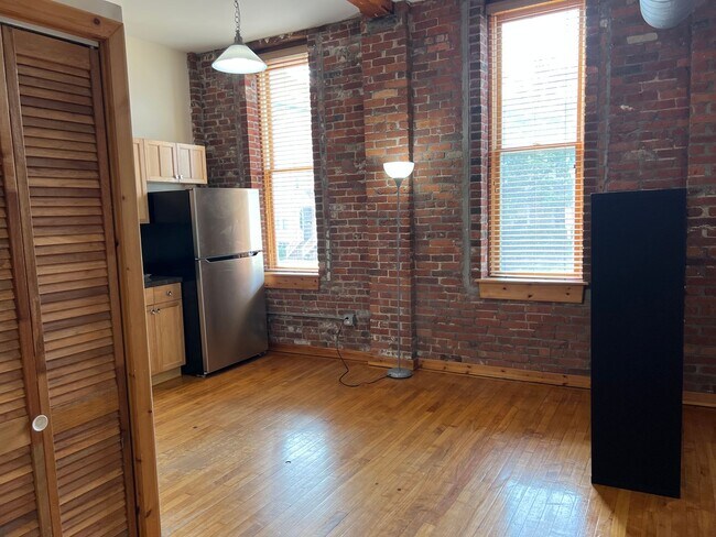 Building Photo - 325 Lafayette St