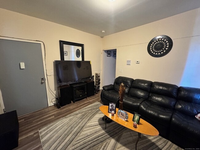 Building Photo - 204 Magnolia St