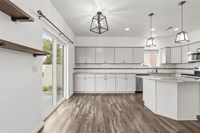 Building Photo - 124 S Glenbrook Ct