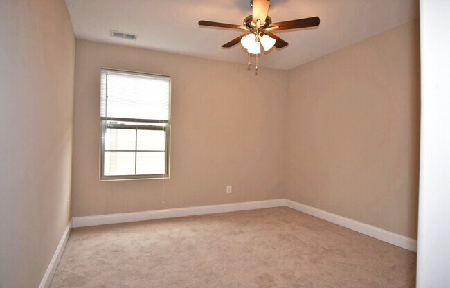 Building Photo - Gorgeous 3BR luxury Murfreesboro townhome ...
